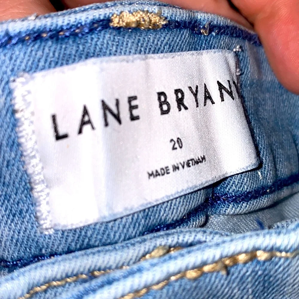 Lane Bryant Mid Rise Flex Magic Waistband Signature Short - Picture 4 of 6